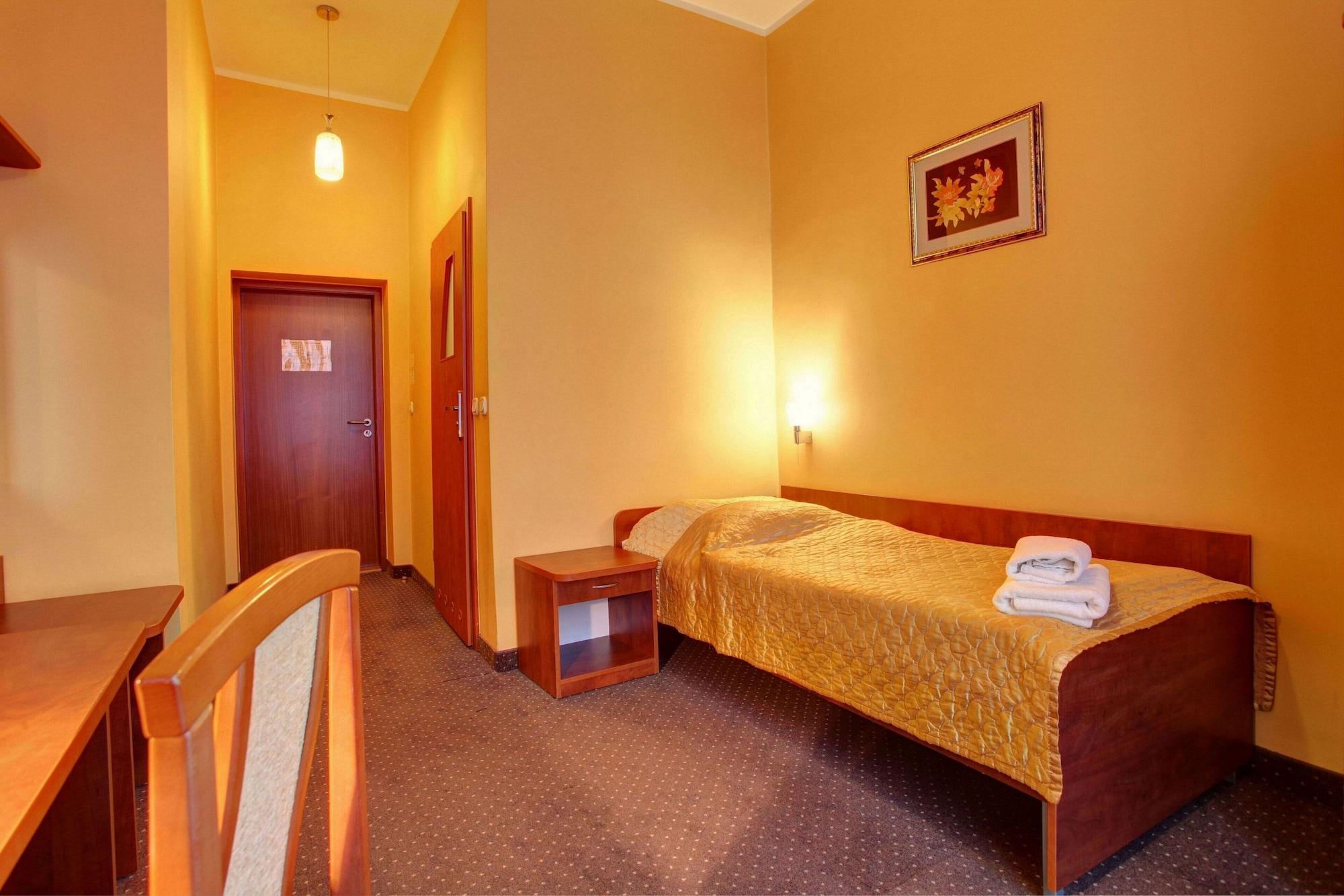 Hotel Lothus Вроцлав Екстериор снимка