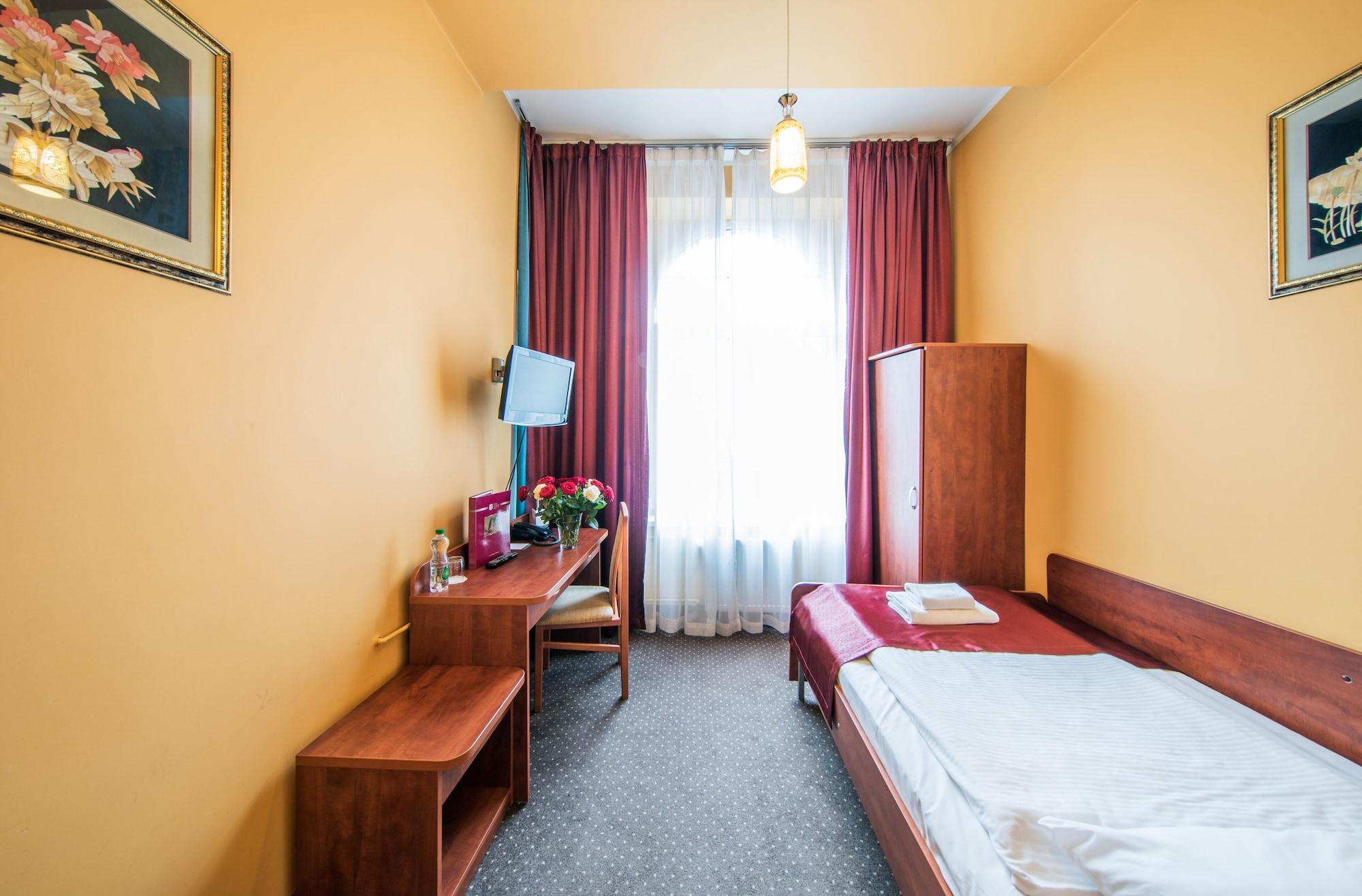 Hotel Lothus Вроцлав Екстериор снимка