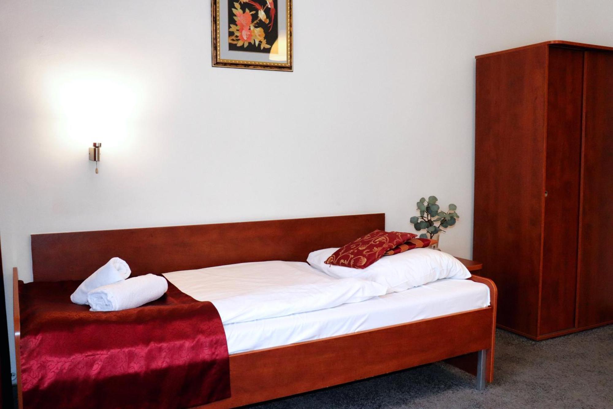 Hotel Lothus Вроцлав Екстериор снимка