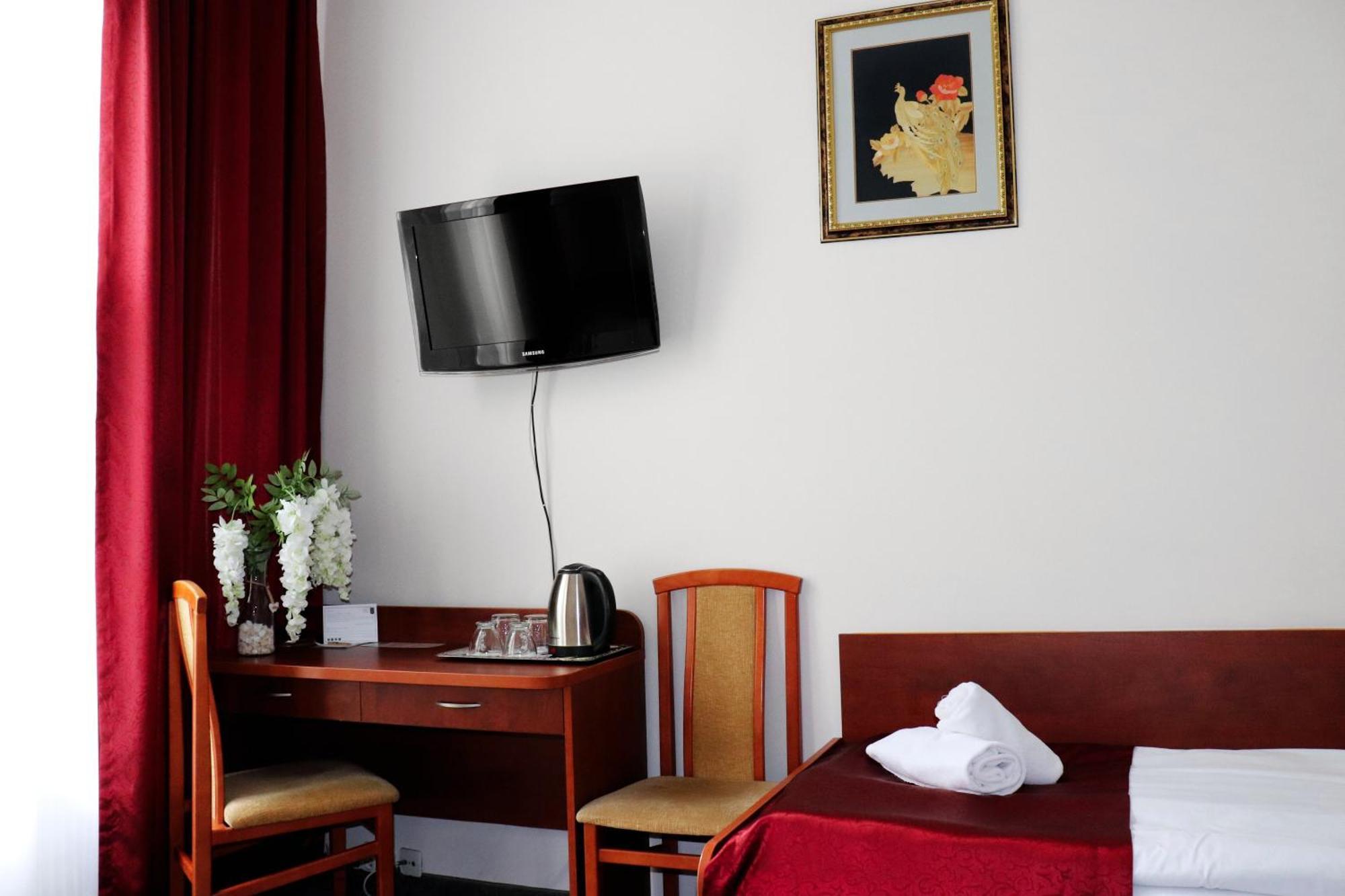 Hotel Lothus Вроцлав Екстериор снимка