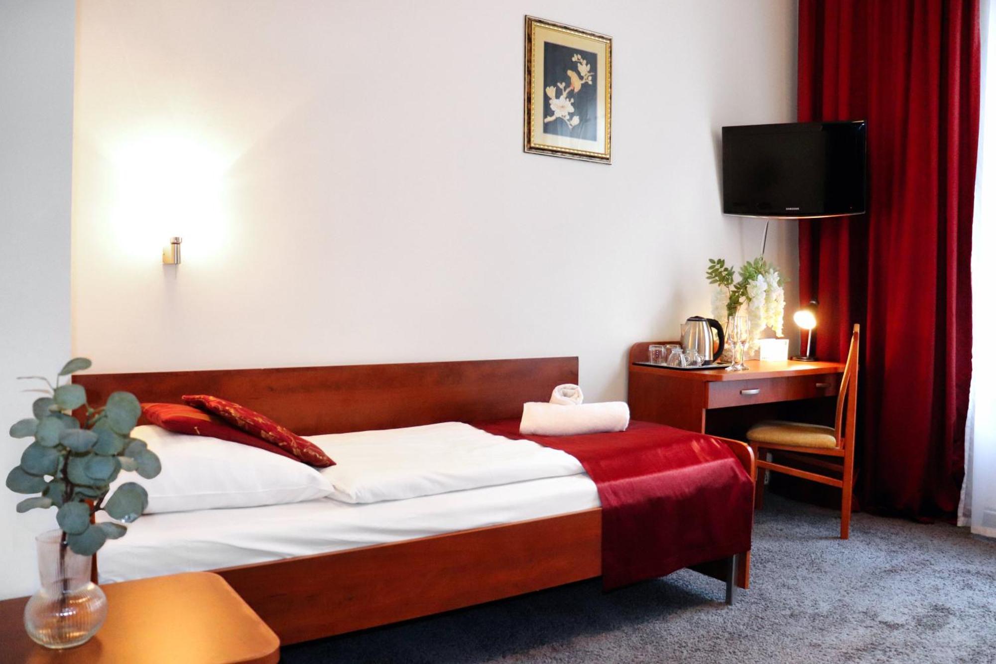 Hotel Lothus Вроцлав Екстериор снимка