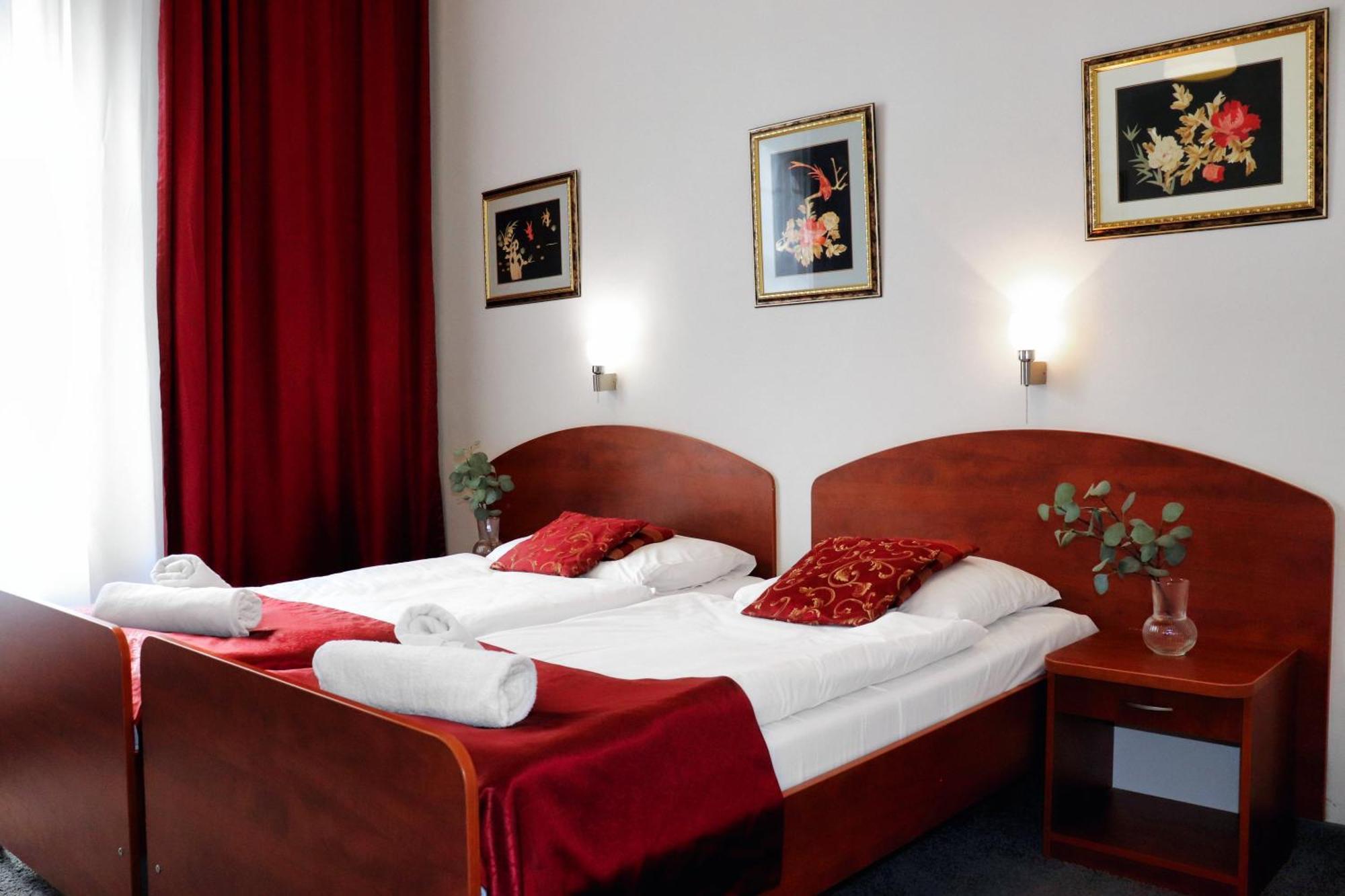 Hotel Lothus Вроцлав Екстериор снимка