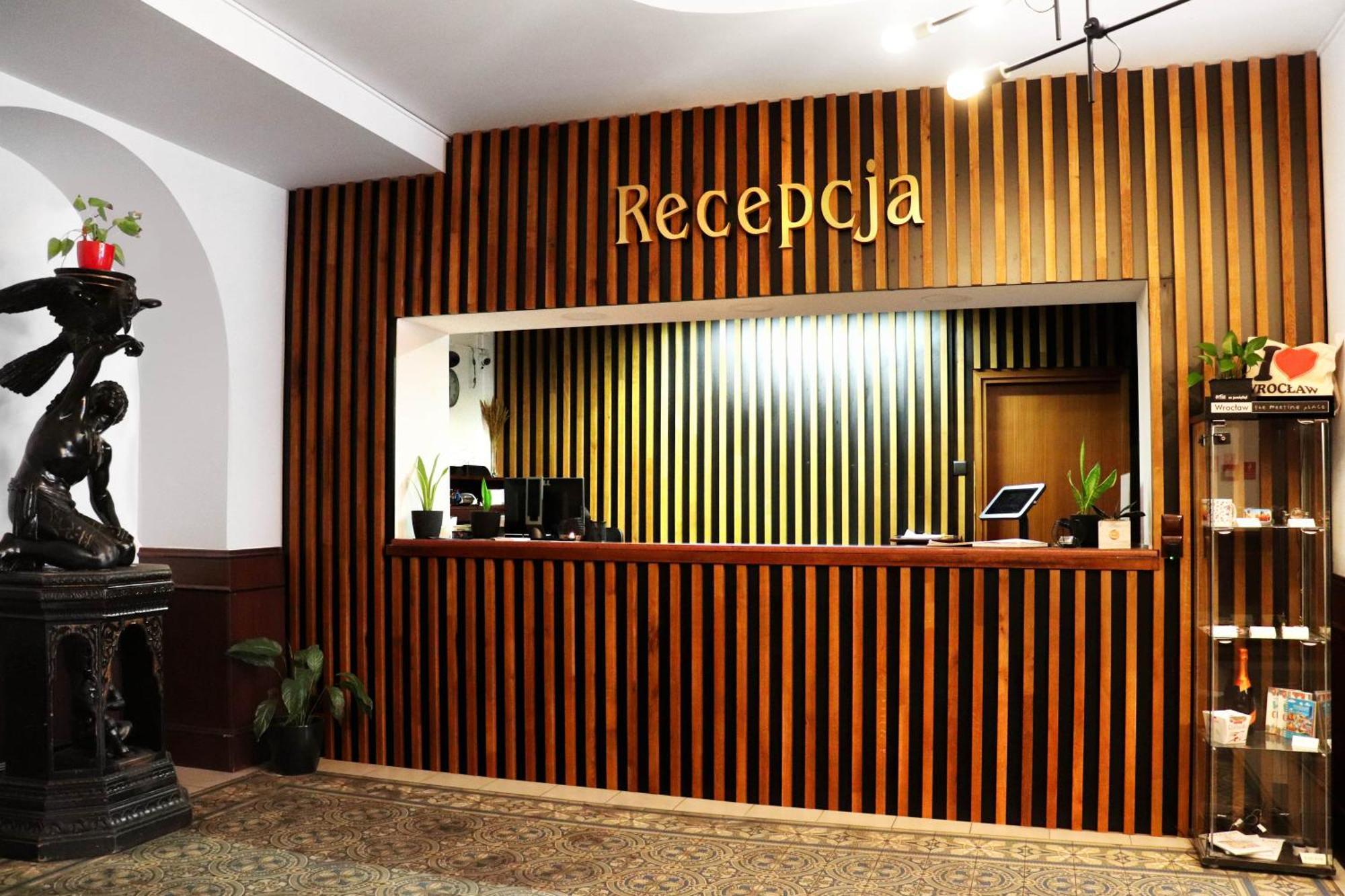 Hotel Lothus Вроцлав Екстериор снимка