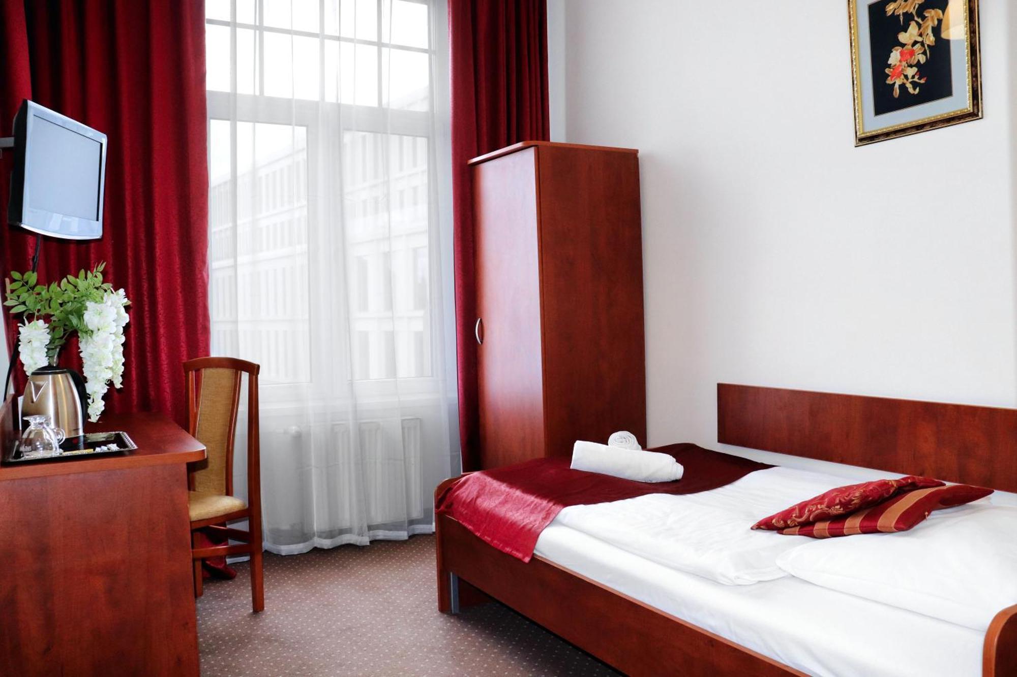 Hotel Lothus Вроцлав Екстериор снимка