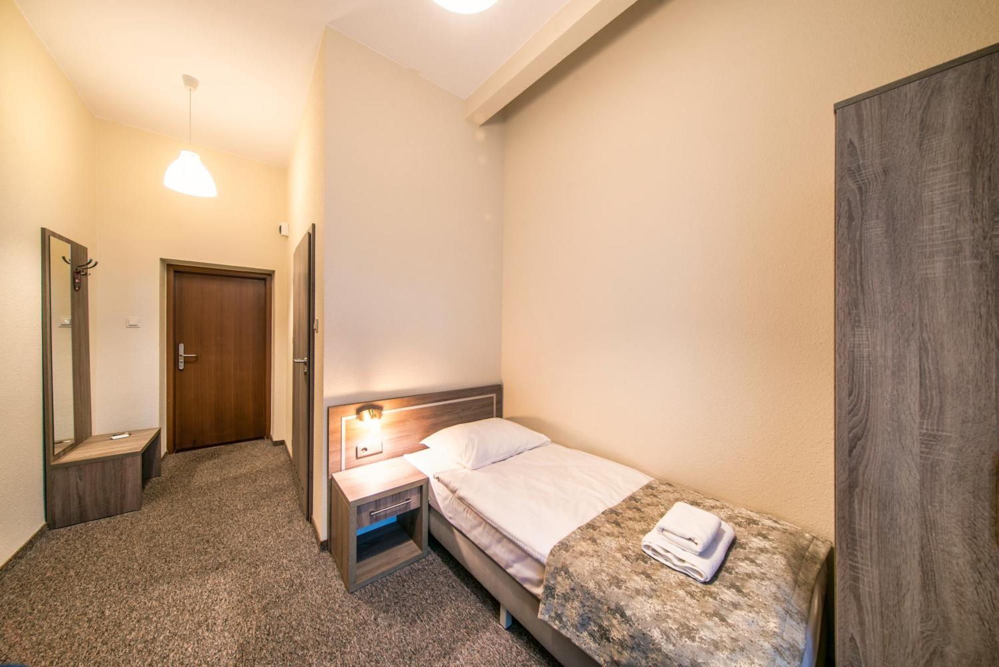 Hotel Lothus Вроцлав Екстериор снимка