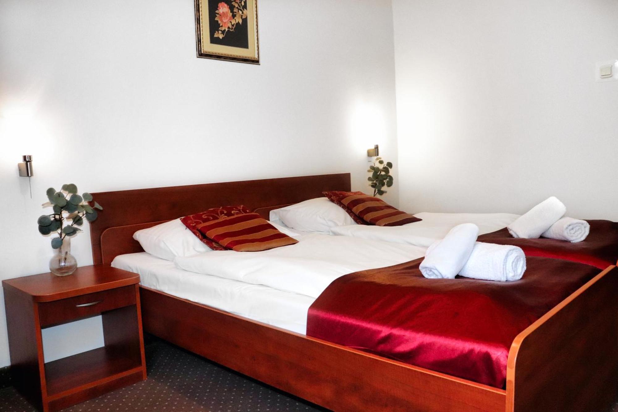 Hotel Lothus Вроцлав Екстериор снимка
