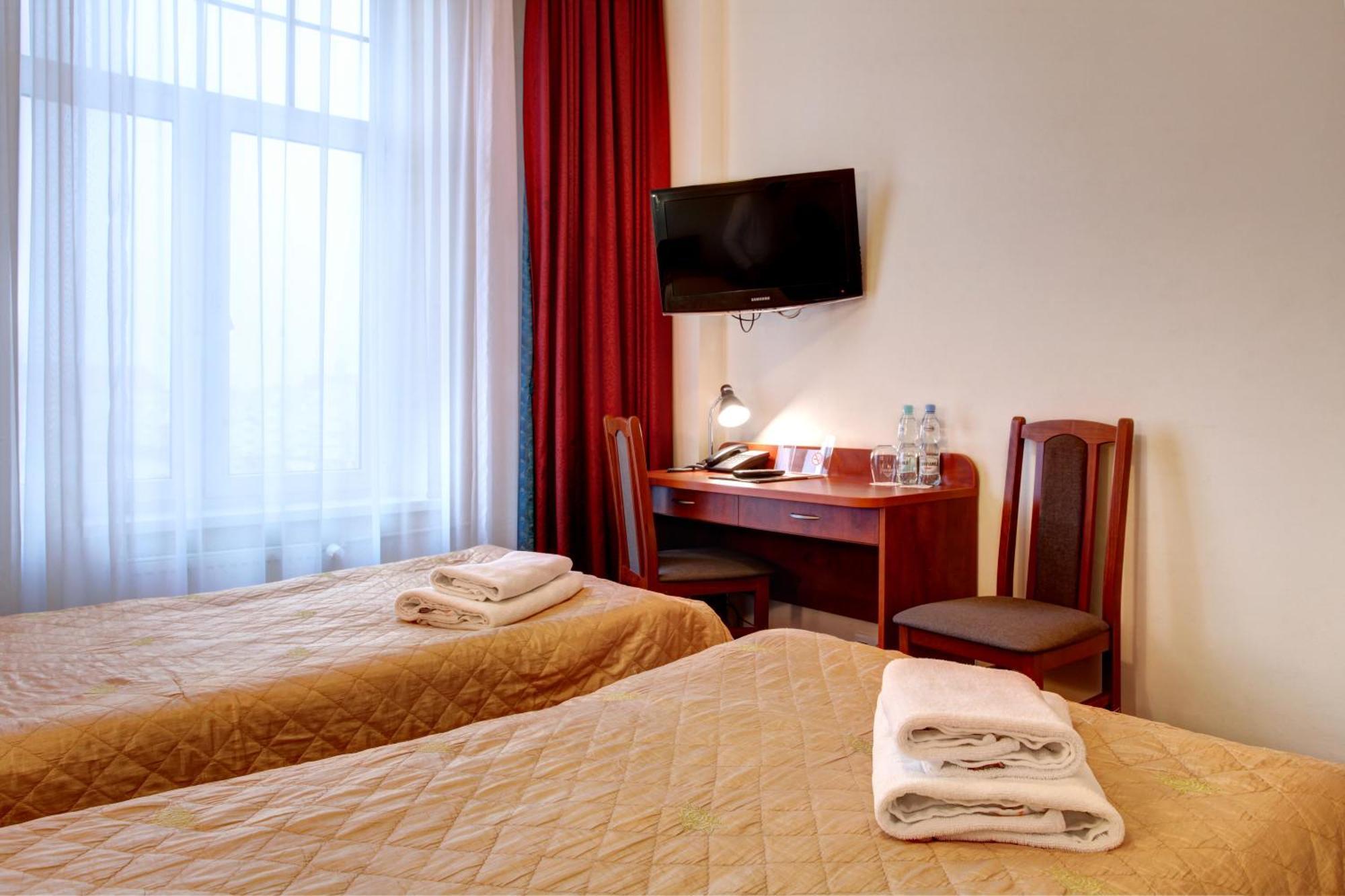 Hotel Lothus Вроцлав Екстериор снимка