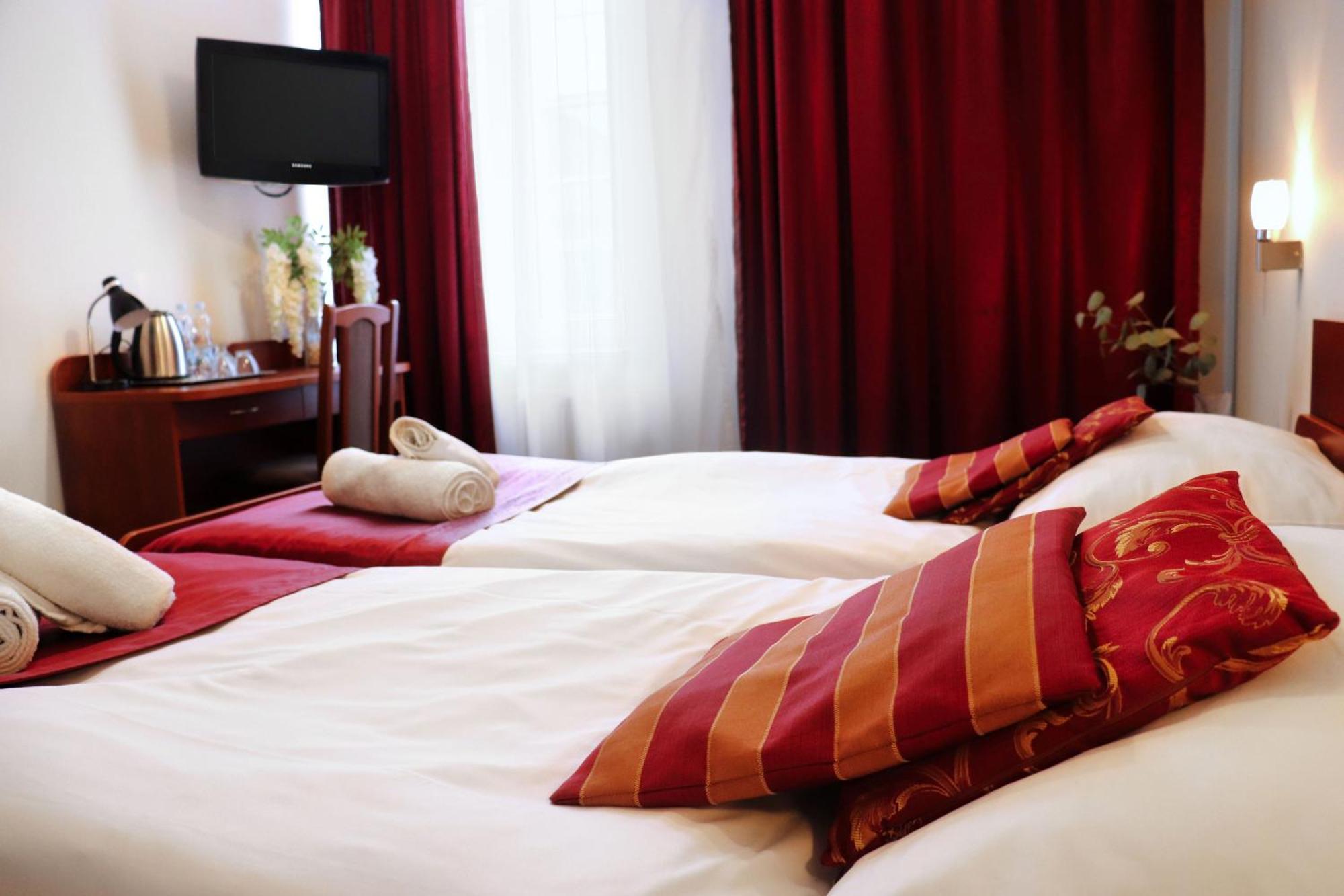 Hotel Lothus Вроцлав Екстериор снимка