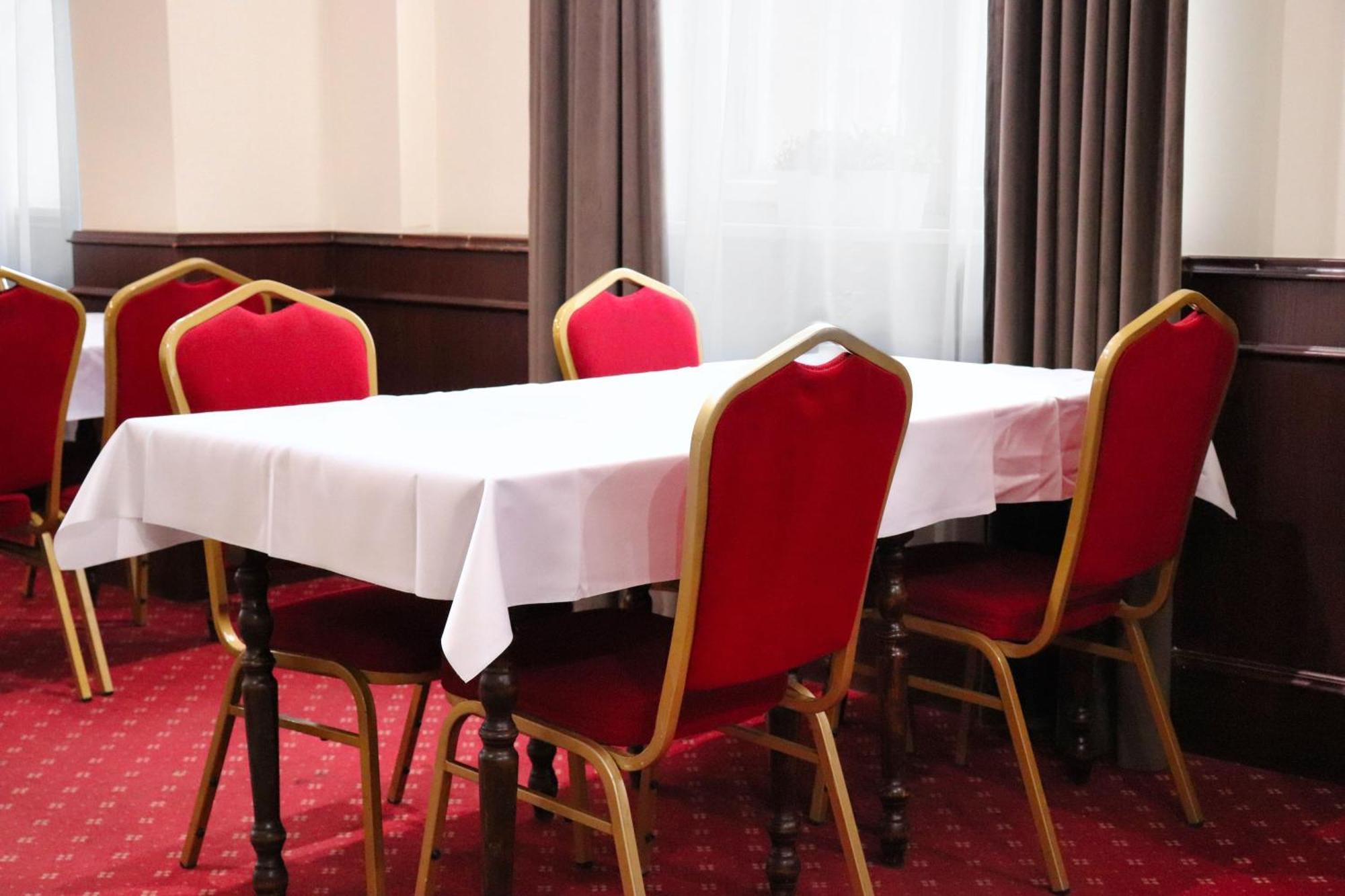 Hotel Lothus Вроцлав Екстериор снимка