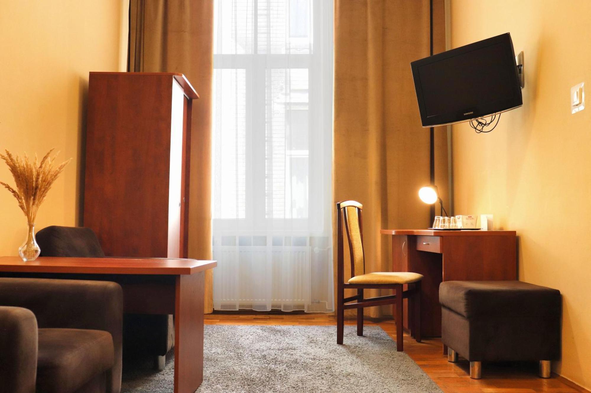 Hotel Lothus Вроцлав Екстериор снимка