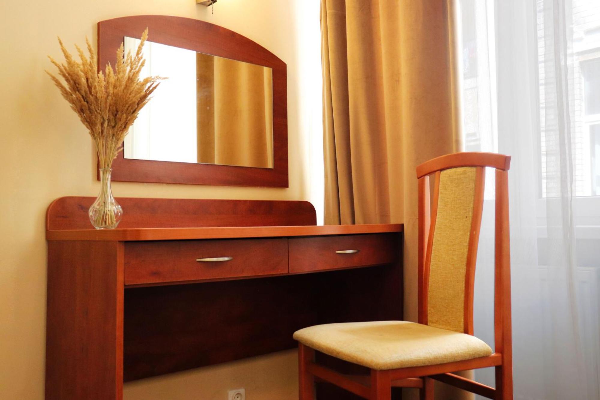 Hotel Lothus Вроцлав Екстериор снимка