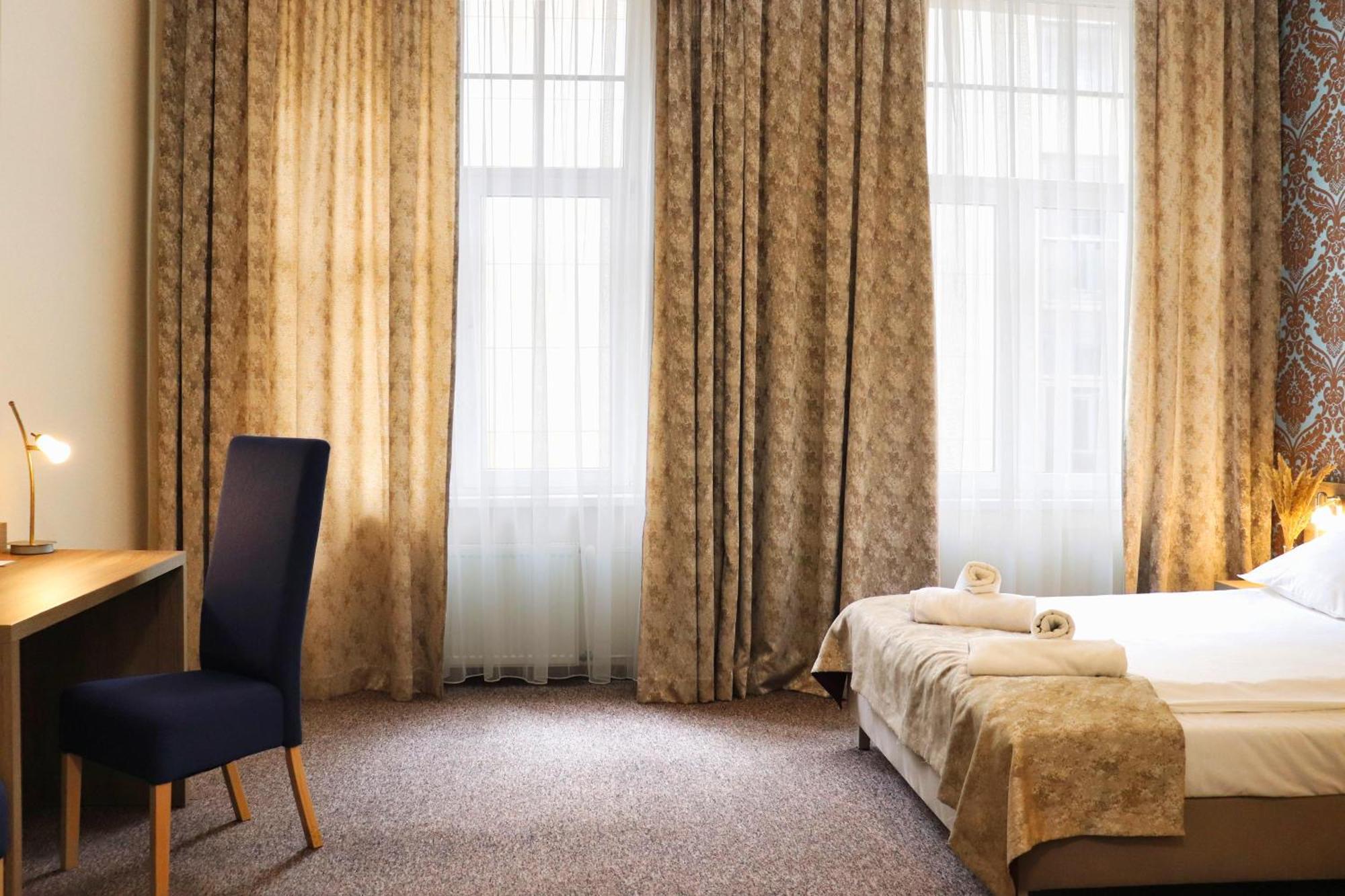 Hotel Lothus Вроцлав Екстериор снимка