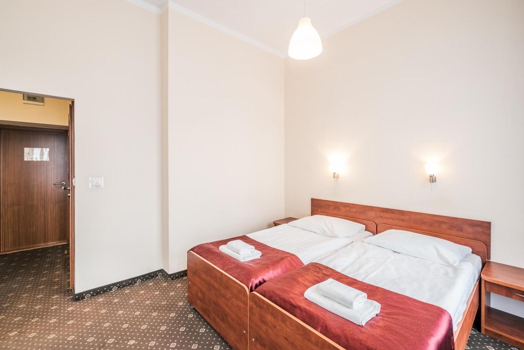 Hotel Lothus Вроцлав Екстериор снимка