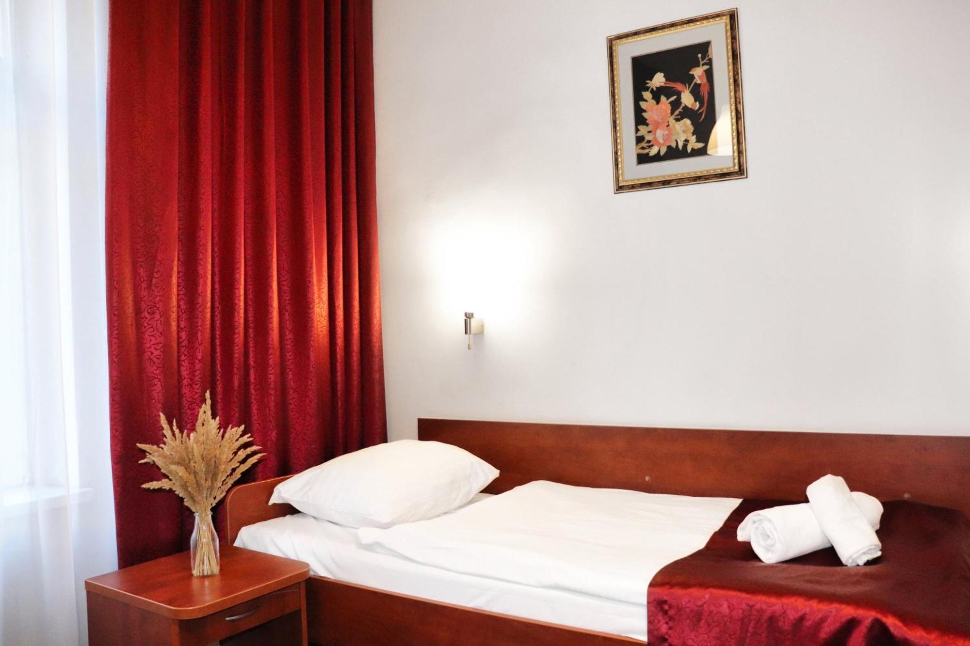 Hotel Lothus Вроцлав Екстериор снимка