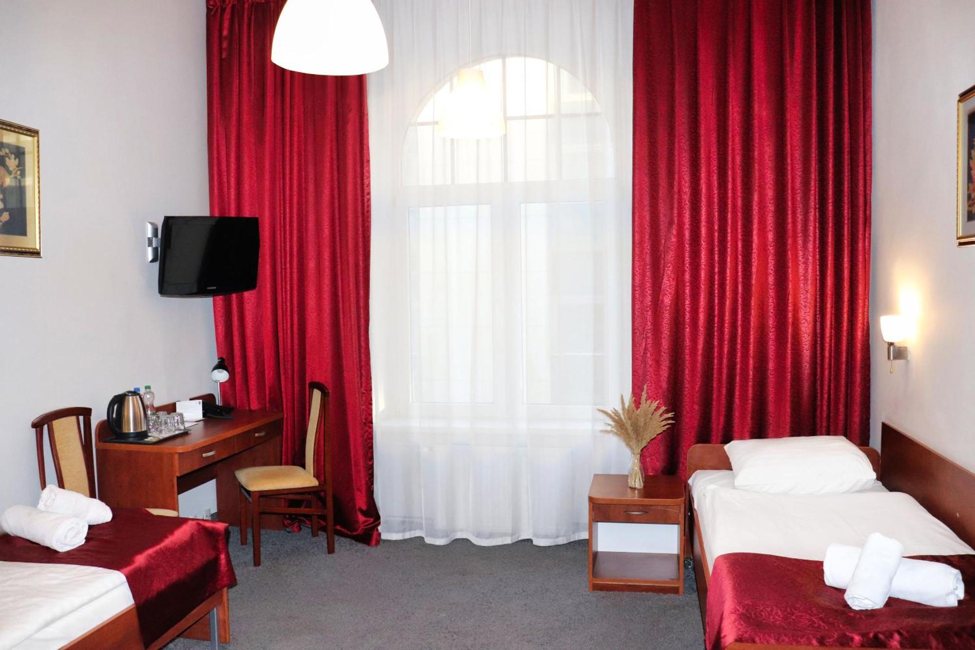Hotel Lothus Вроцлав Екстериор снимка