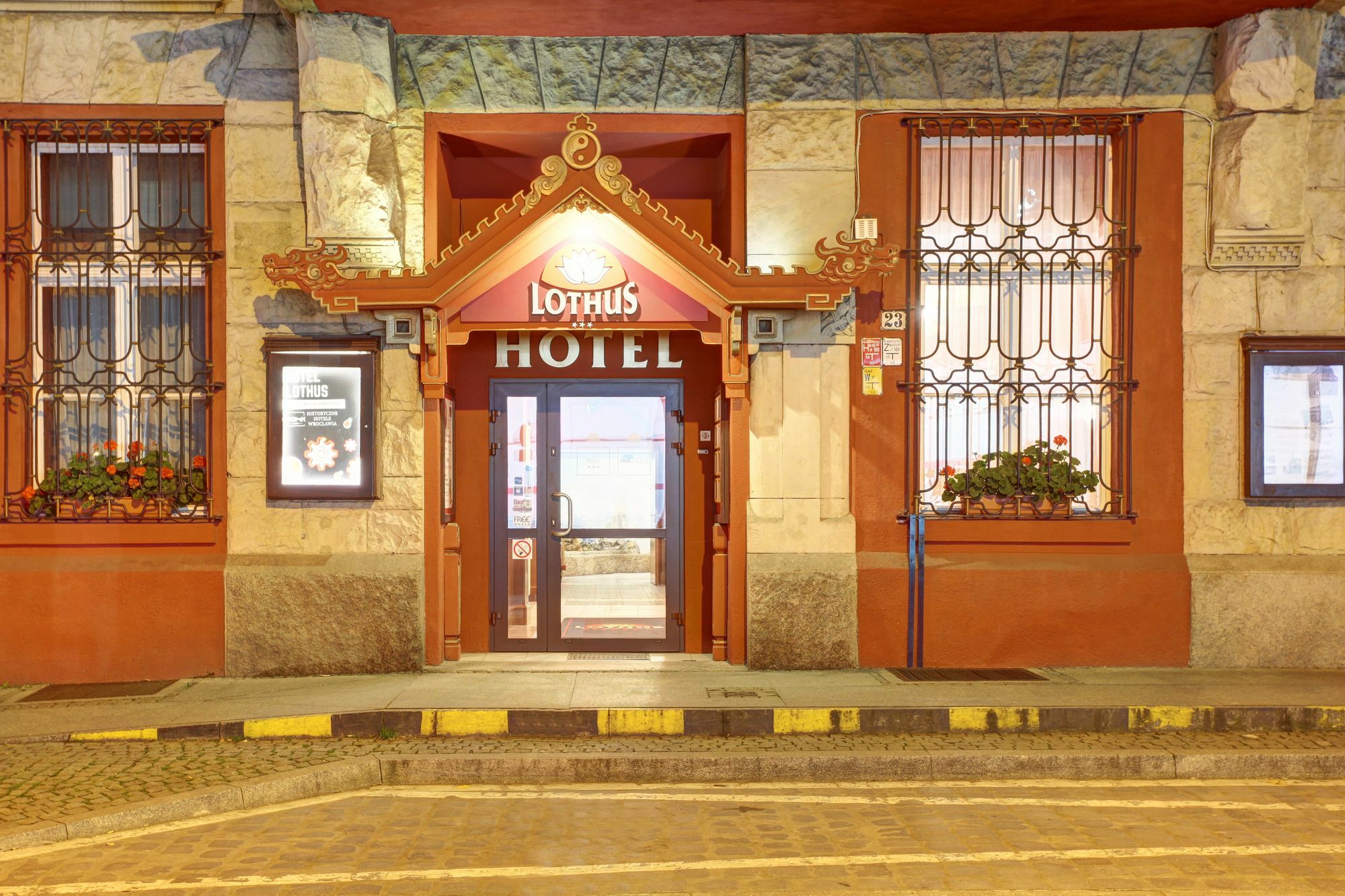 Hotel Lothus Вроцлав Екстериор снимка